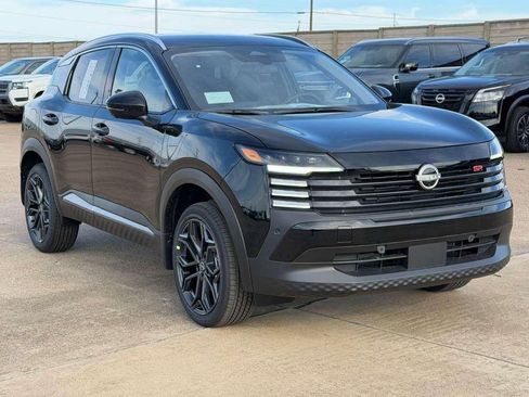 New 2026 Nissan Kicks SR FWD image 5