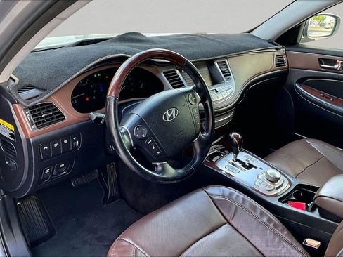 Used 2010 Hyundai Genesis 4.6 w/ Technology Pkg 5 RWD image 17