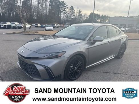 Used 2025 Toyota Camry SE w/ Convenience Package image 6