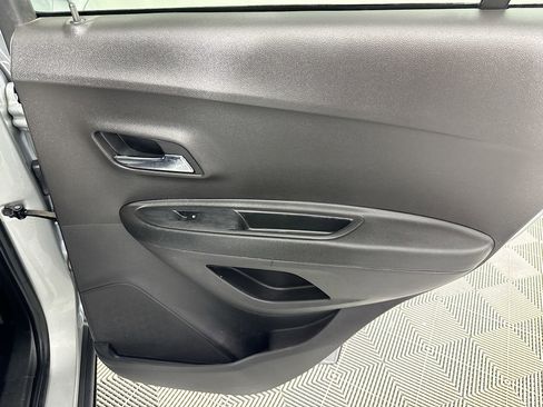 Used 2020 Chevrolet Trax LT image 44