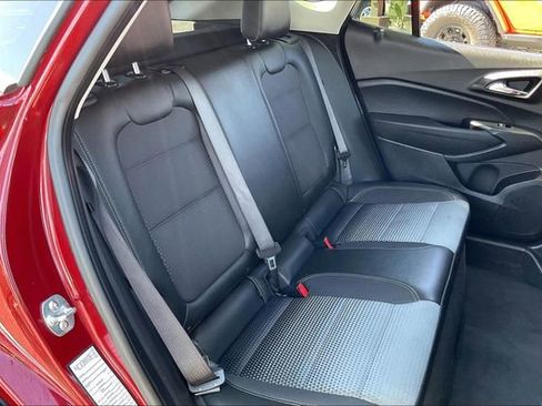 Used 2025 Chevrolet Trax LT w/ LT Convenience Package FWD image 26