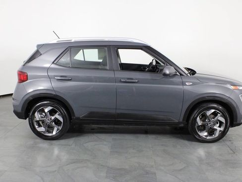 Certified 2025 Hyundai Venue SEL FWD image 12