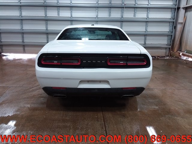 Used 2016 Dodge Challenger SXT RWD image 8