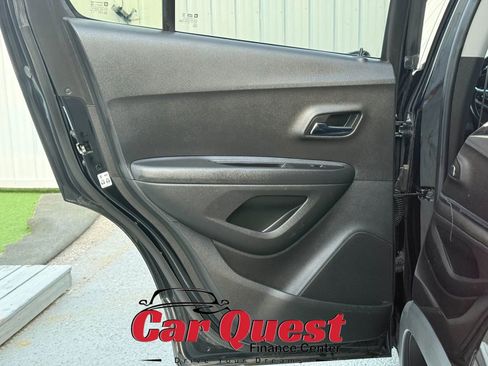 Used 2019 Chevrolet Trax LT w/ LT Convenience Package image 13