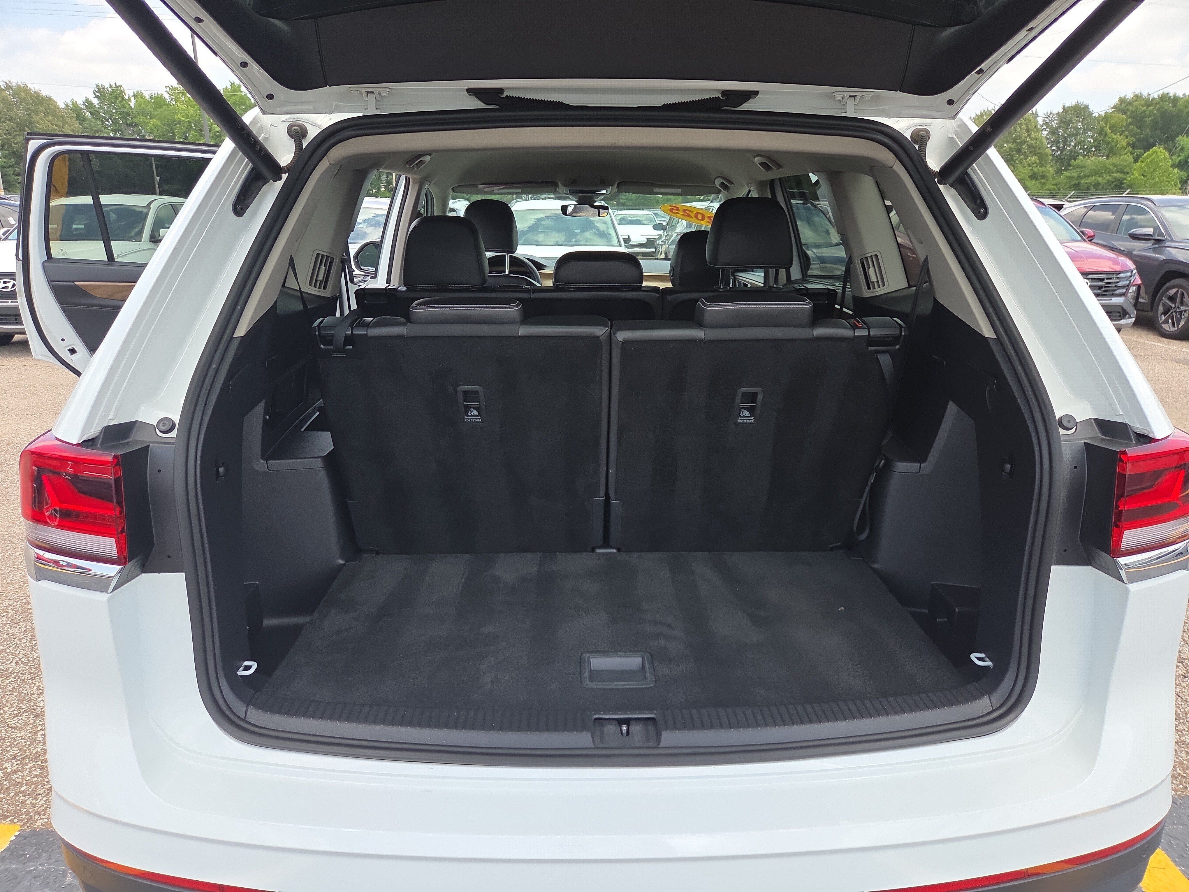 Used 2025 Volkswagen Atlas SE FWD image 9