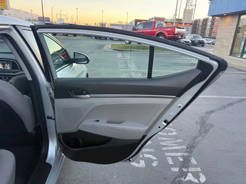 Used 2018 Hyundai Elantra SE w/ SE Connectivity Package 04 image 26