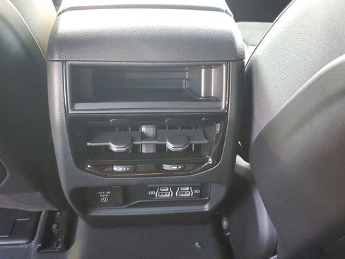 New 2025 Jeep Grand Cherokee Altitude image 14