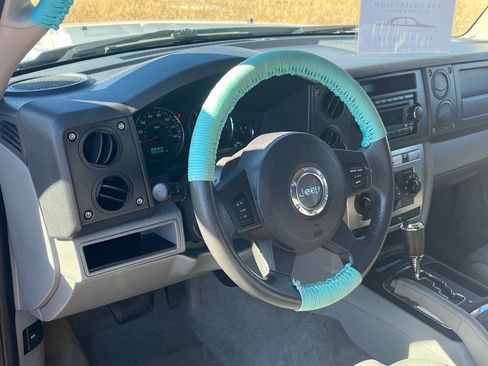 Used 2006 Jeep Commander 2WD w/ Popular Equipment Group image 9