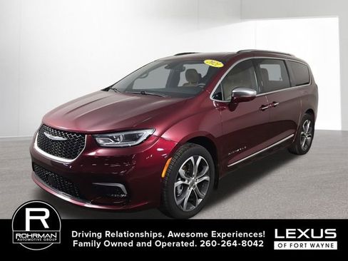 Used 2021 Chrysler Pacifica Pinnacle AWD/4WD image 1