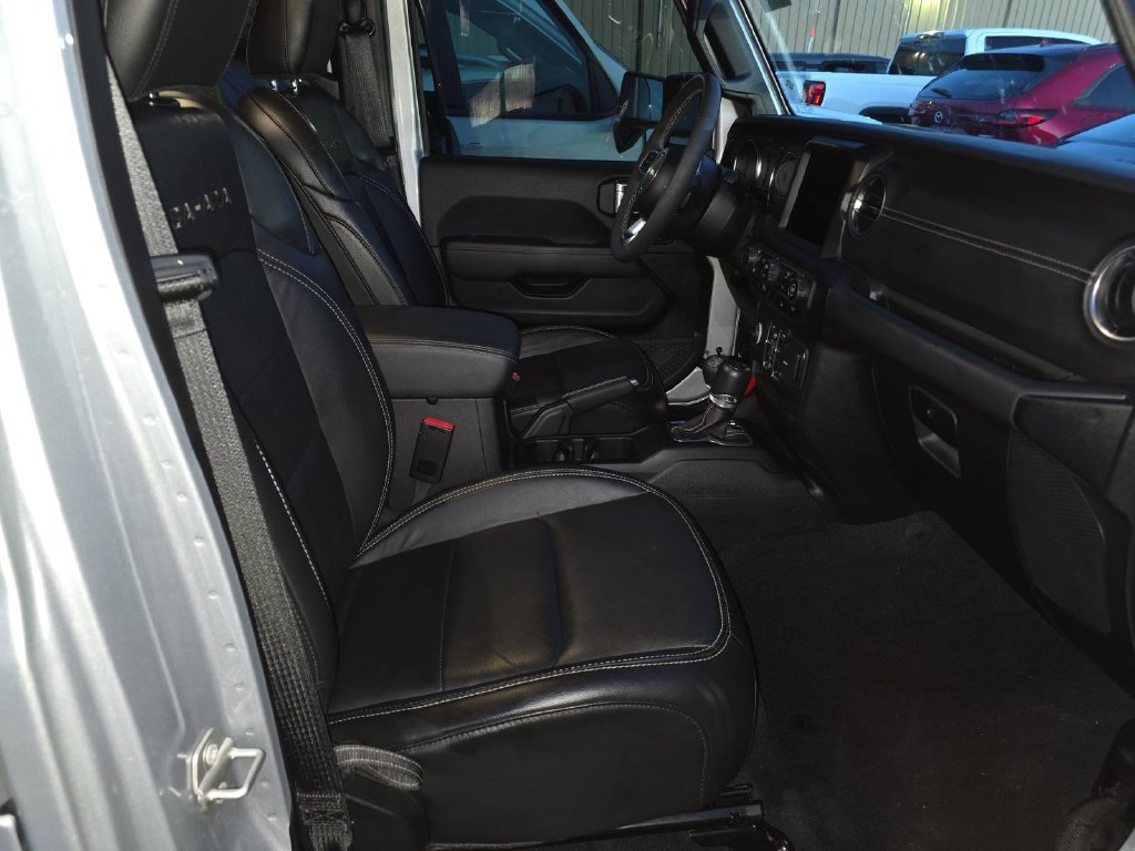 Used 2023 Jeep Wrangler Unlimited Sahara w/ Cold Weather Group AWD/4WD image 5