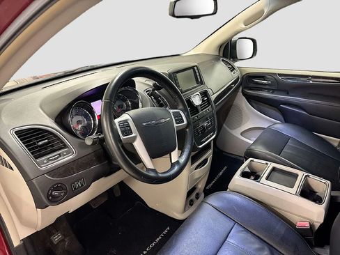 Used 2015 Chrysler Town & Country Touring w/ Driver Convenience Group FWD image 23