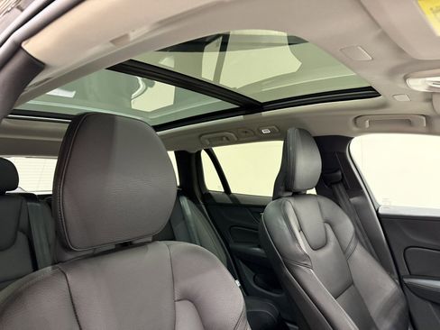 Used 2025 Volvo V60 B5 Cross Country Plus image 13