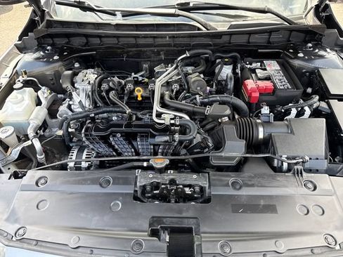 Used 2024 Nissan Altima 2.5 SV FWD image 27
