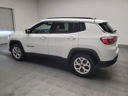 Used 2025 Jeep Compass Latitude w/ Sun & Sound Group AWD/4WD image 3