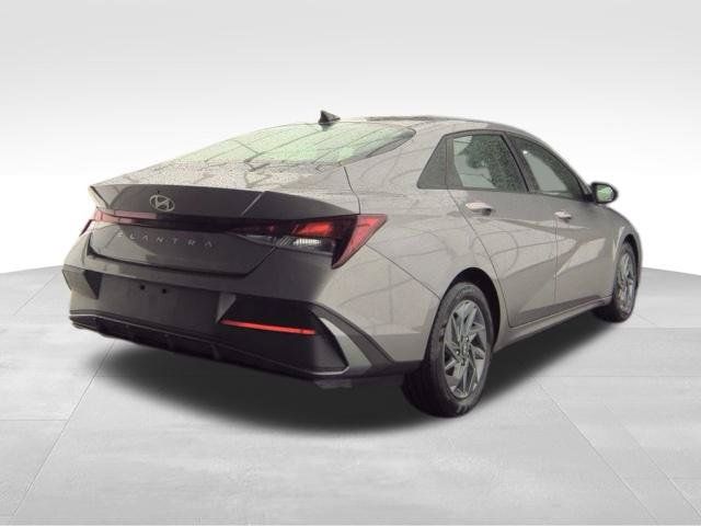 Used 2024 Hyundai Elantra SEL FWD image 6