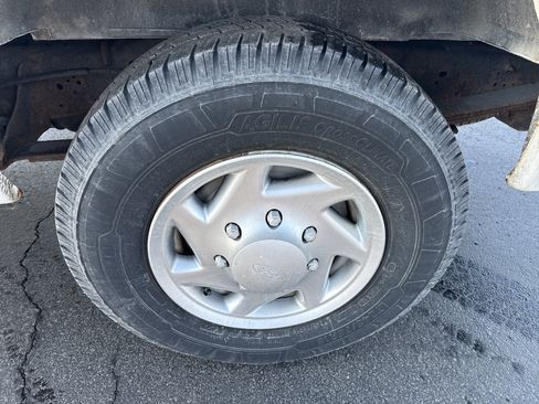 Used 2014 Ford E-250 and Econoline 250 image 4