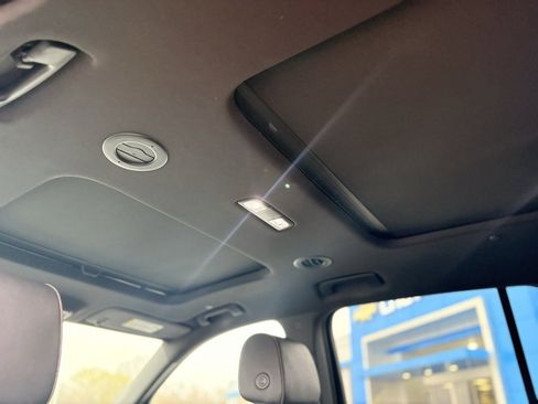 Used 2023 Chevrolet Traverse High Country image 14