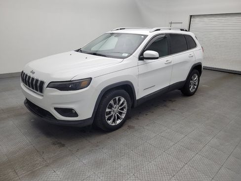 Used 2019 Jeep Cherokee Latitude Plus image 2
