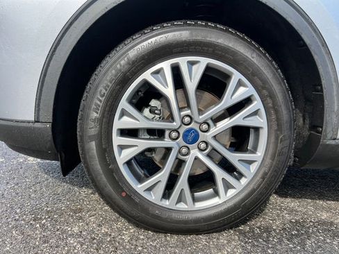 Used 2022 Ford Escape SEL image 16