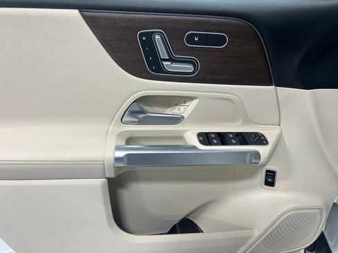 Used 2022 Mercedes-Benz GLB 250 4MATIC image 18