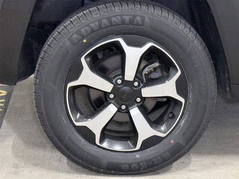 Used 2020 Jeep Renegade Trailhawk image 7