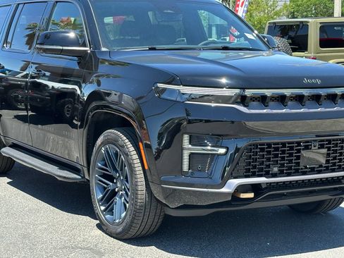 New 2026 Jeep Grand Wagoneer 4WD image 9