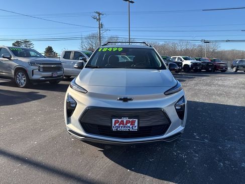 Used 2023 Chevrolet Bolt EUV LT image 9