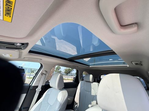 Certified 2025 Kia Sorento EX w/ Panoramic Sunroof Package FWD image 32