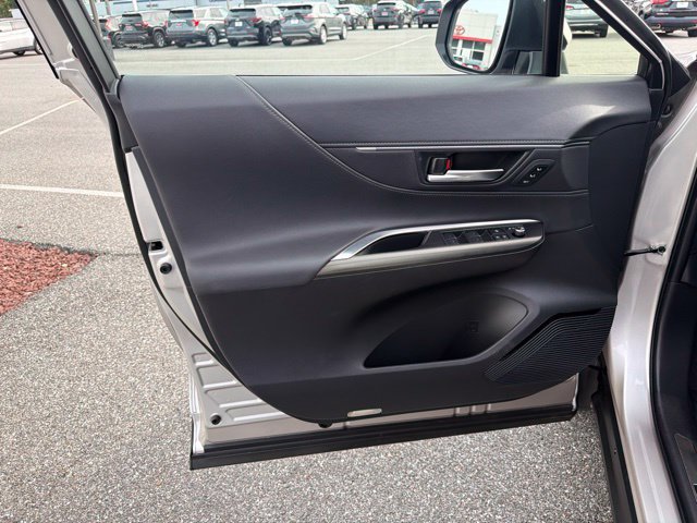 Used 2024 Toyota Venza XLE AWD/4WD image 11