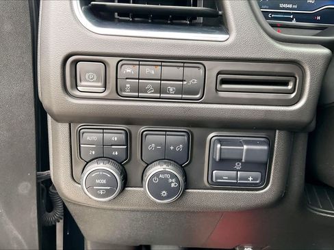 Used 2022 Chevrolet Tahoe Z71 w/ Z71 Off-Road Package AWD/4WD image 14