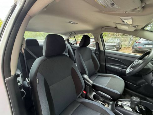 Used 2025 Nissan Versa SV FWD image 34
