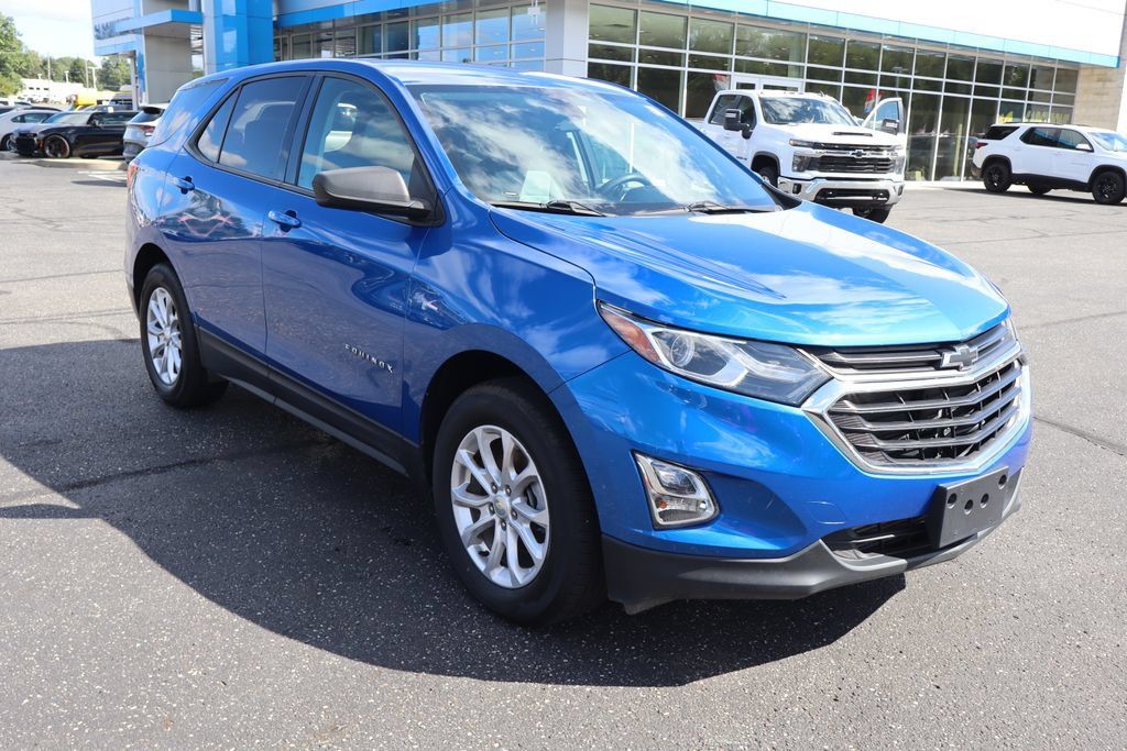 Used 2019 Chevrolet Equinox LS w/ LS Convenience Package AWD/4WD image 2