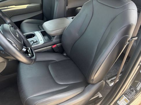 Used 2026 Kia Carnival FWD image 39