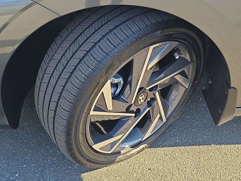 New 2026 Hyundai Elantra Limited FWD image 43