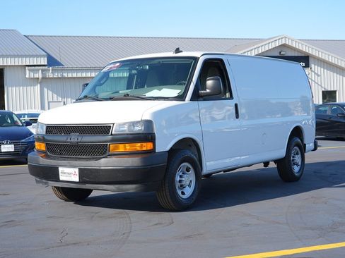 Used 2020 Chevrolet Express 3500 w/ Driver Convenience Package RWD image 7