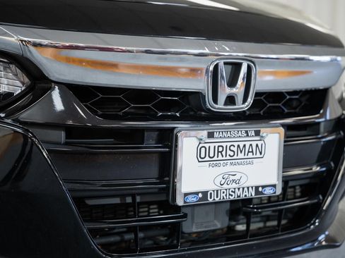 Used 2019 Honda Accord Touring image 10