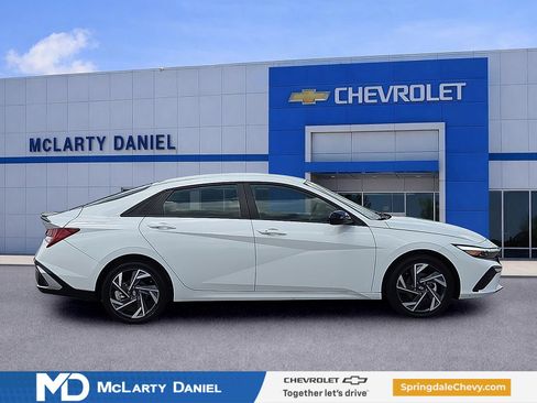 Used 2025 Hyundai Elantra SEL FWD image 6
