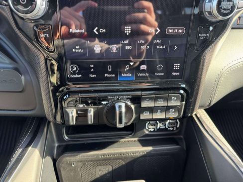 Used 2024 RAM 2500 Limited image 30