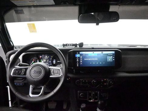 Used 2024 Jeep Wrangler Unlimited Sahara AWD/4WD image 14