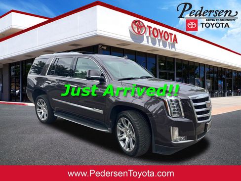 Used 2016 Cadillac Escalade Luxury AWD/4WD image 1