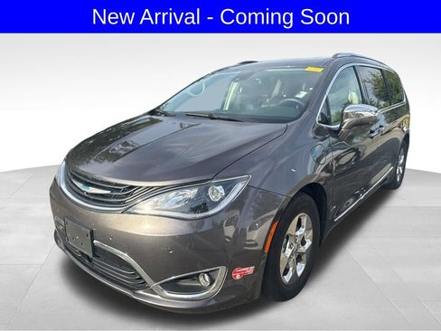 Used 2018 Chrysler Pacifica Limited w/ Advanced Safetytec Group FWD image 1