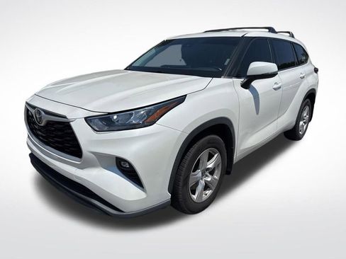 Used 2020 Toyota Highlander LE FWD image 4