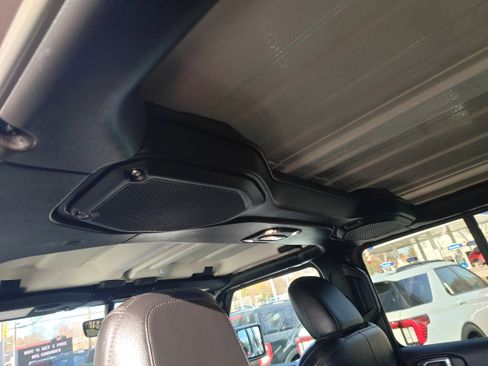 Used 2021 Jeep Wrangler Unlimited Sahara image 12