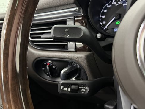 Certified 2025 Porsche Macan image 46