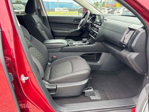 Used 2024 Nissan Pathfinder SV AWD/4WD image 18