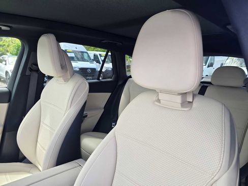 Used 2026 Mercedes-Benz GLC 300 4MATIC image 23