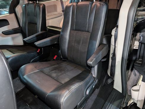 Used 2019 Dodge Grand Caravan SXT FWD image 19