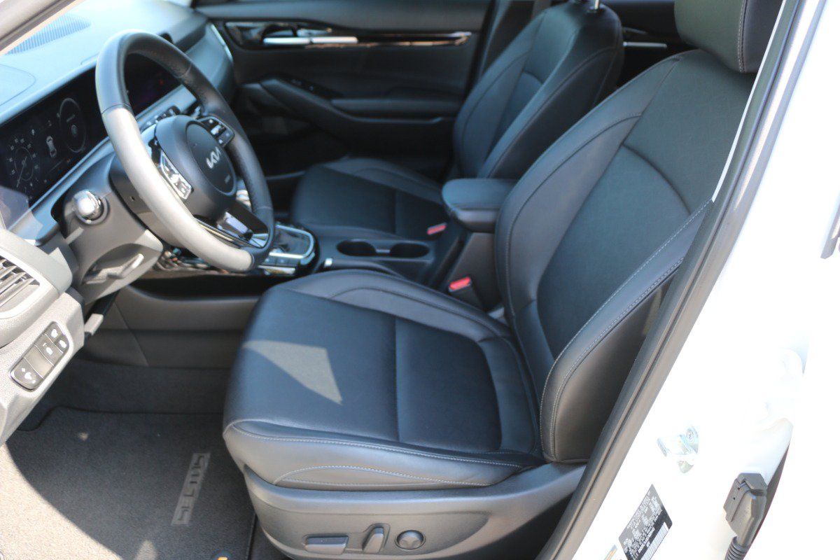 Used 2025 Kia Seltos EX AWD/4WD image 25