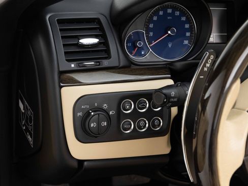 Used 2015 Maserati GranTurismo Convertible RWD image 28