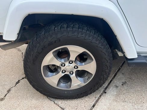 Used 2018 Jeep Wrangler Unlimited Sahara AWD/4WD image 6